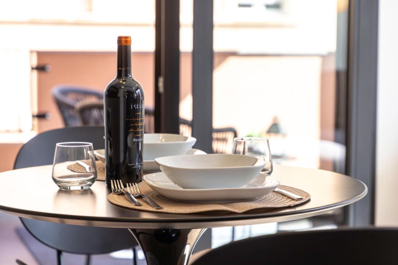 Vittoria'S Luxury Apartment Cagliari Eksteriør bilde